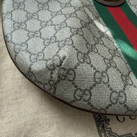 Gucci Beige GG Pattern Shoulder Bag with Red and Green Stripe - Picture 12 of 17